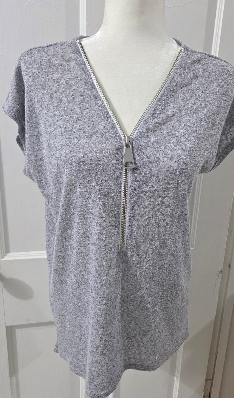 Chelsea and Theodore Grey Zip Short Sleeve lightweight Knit Top Women's Size M